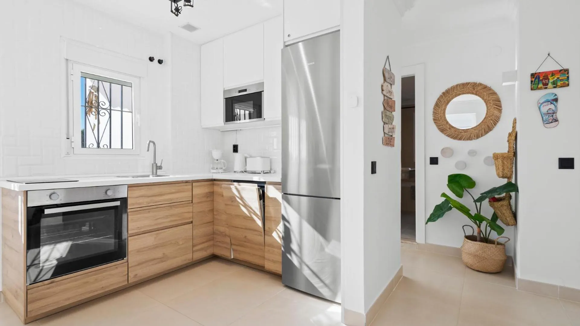 Penthouse Apartment In Benalmadena Costa, Beach - Seaview - Pool - 40M2 Private Terrace - One Bedroom - Sleeping Alcove Сasa de vacaciones