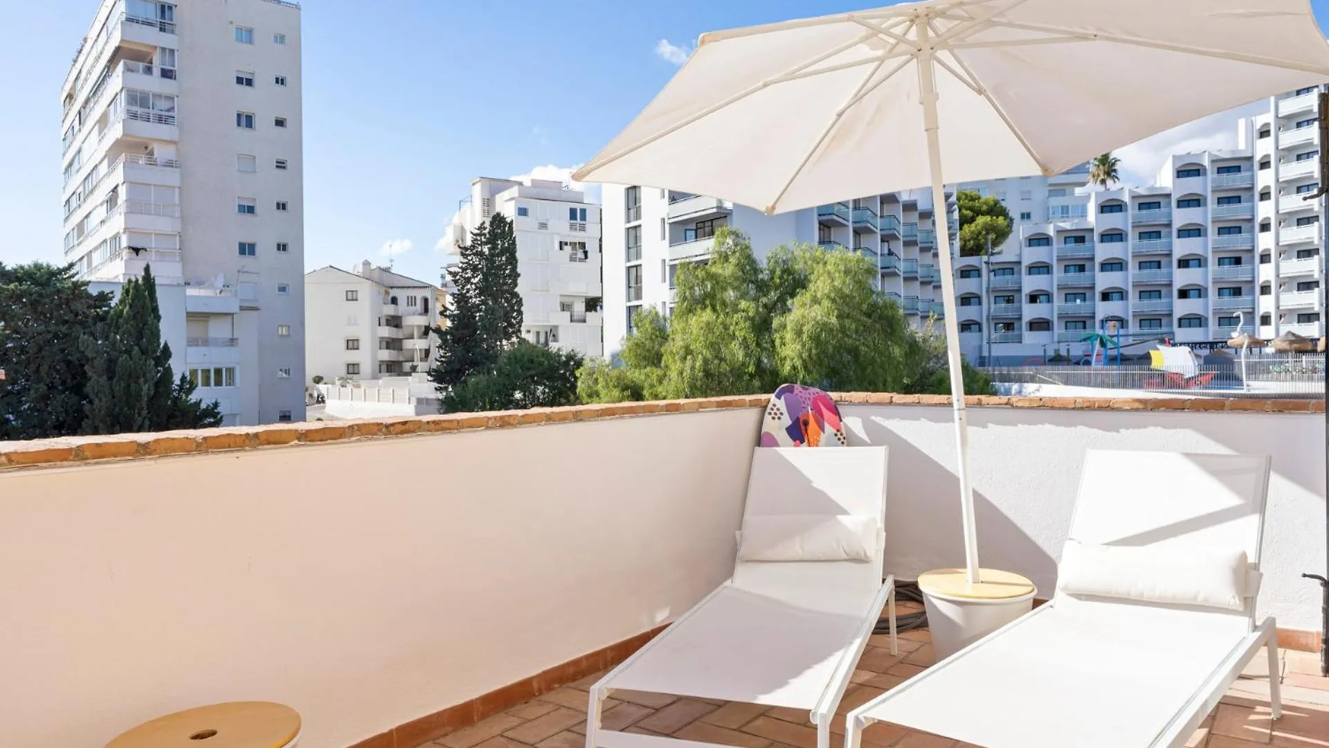 Penthouse Apartment In Benalmadena Costa, Beach - Seaview - Pool - 40M2 Private Terrace - One Bedroom - Sleeping Alcove 0*,  España