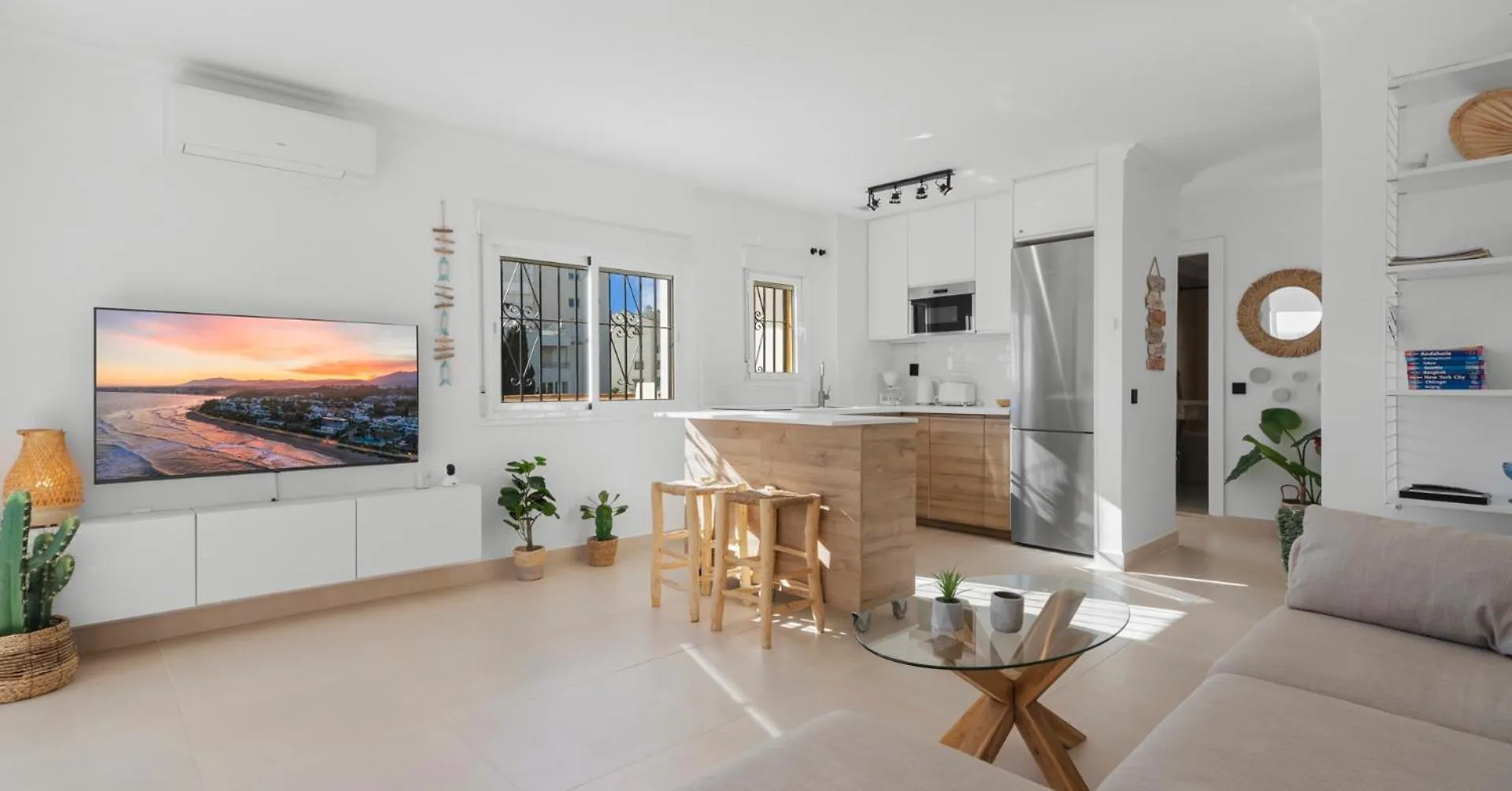 Penthouse Apartment In Benalmadena Costa, Beach - Seaview - Pool - 40M2 Private Terrace - One Bedroom - Sleeping Alcove Espanha